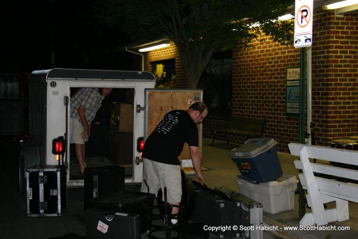Here's a familiar site, John and Sonny loading the trailer.