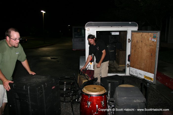 Hey look, it's Sonny and John loading the trailer again.