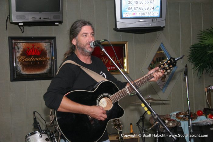 Skip helps Scrow with the sound check.....