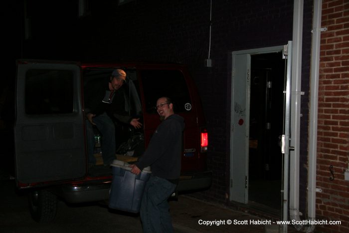 Well that's all for now, I'll leave you with another shot of John and Sonny packing the van.