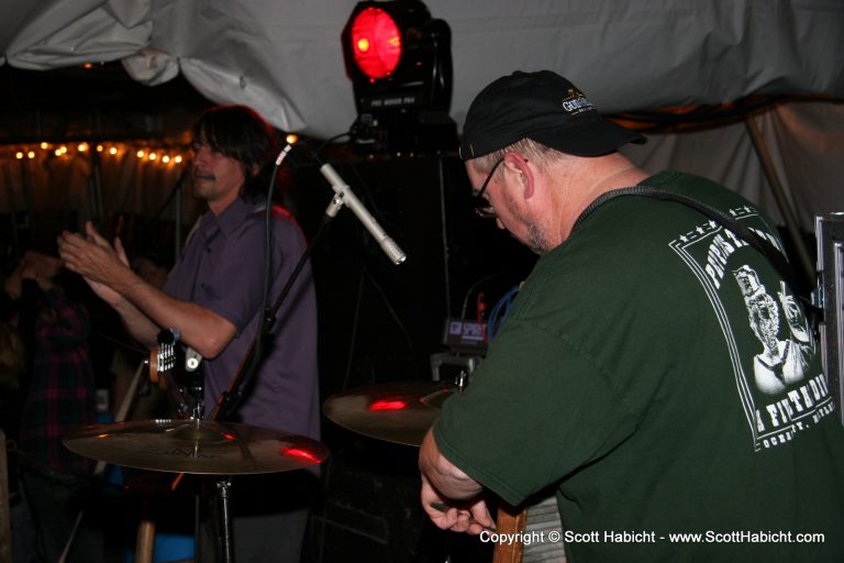 For the end of the show, it was T on the washboard while John clapped along.