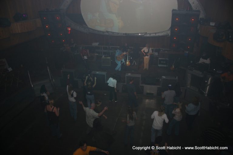 Looks like everyone is still dancin'!!!!