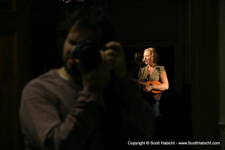 Well, this is the last picture, and it might as well be Victoria Vox. Show #7 for the Summer. Click Here for those pictures.